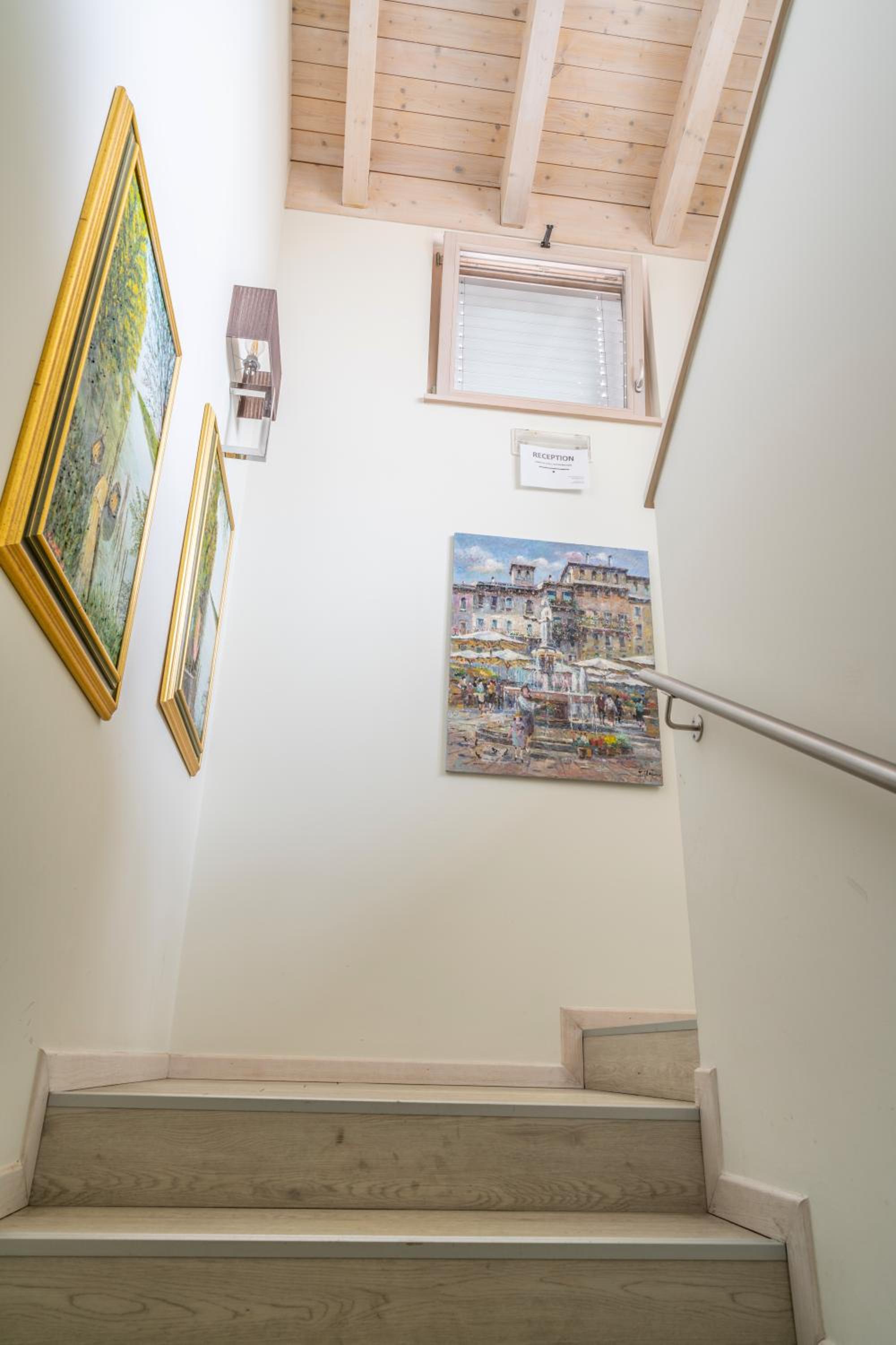 Nuova Opera Rooms & Apartments