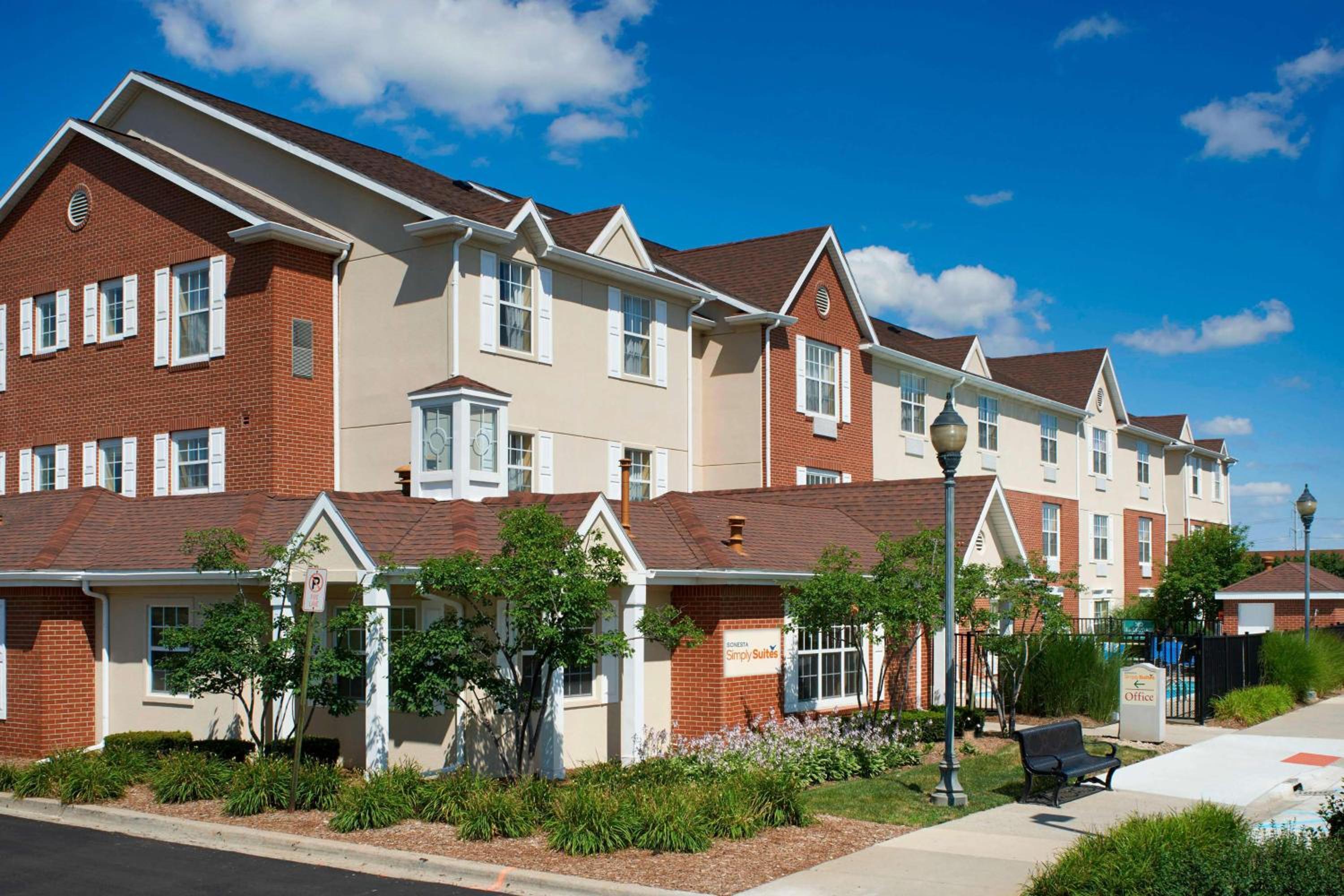 Detroit Vacations - Sonesta Simply Suites Detroit Novi - Property Image 1