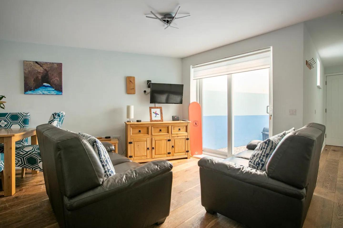 Modern 2 Bedroom Beach Front Apartment Central Newquay view 4