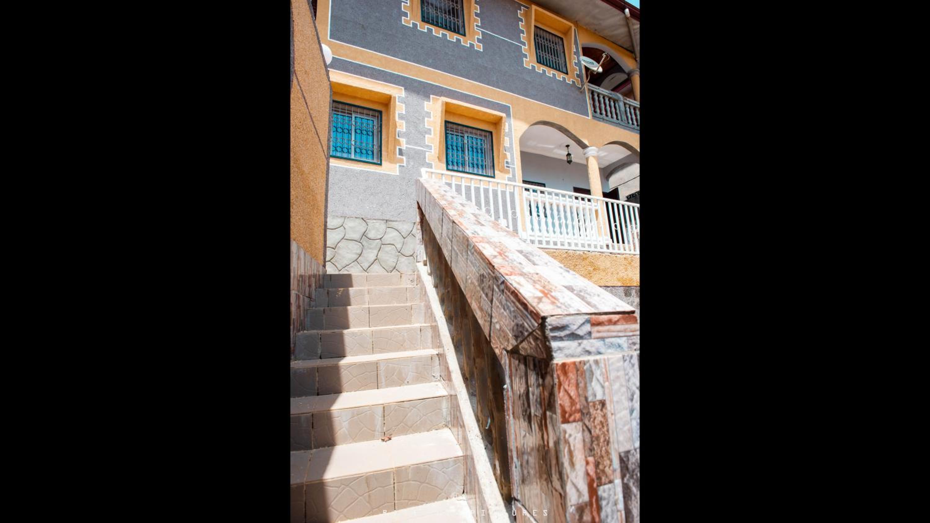 Odza, modern apartment, 3 bedrooms, private parking