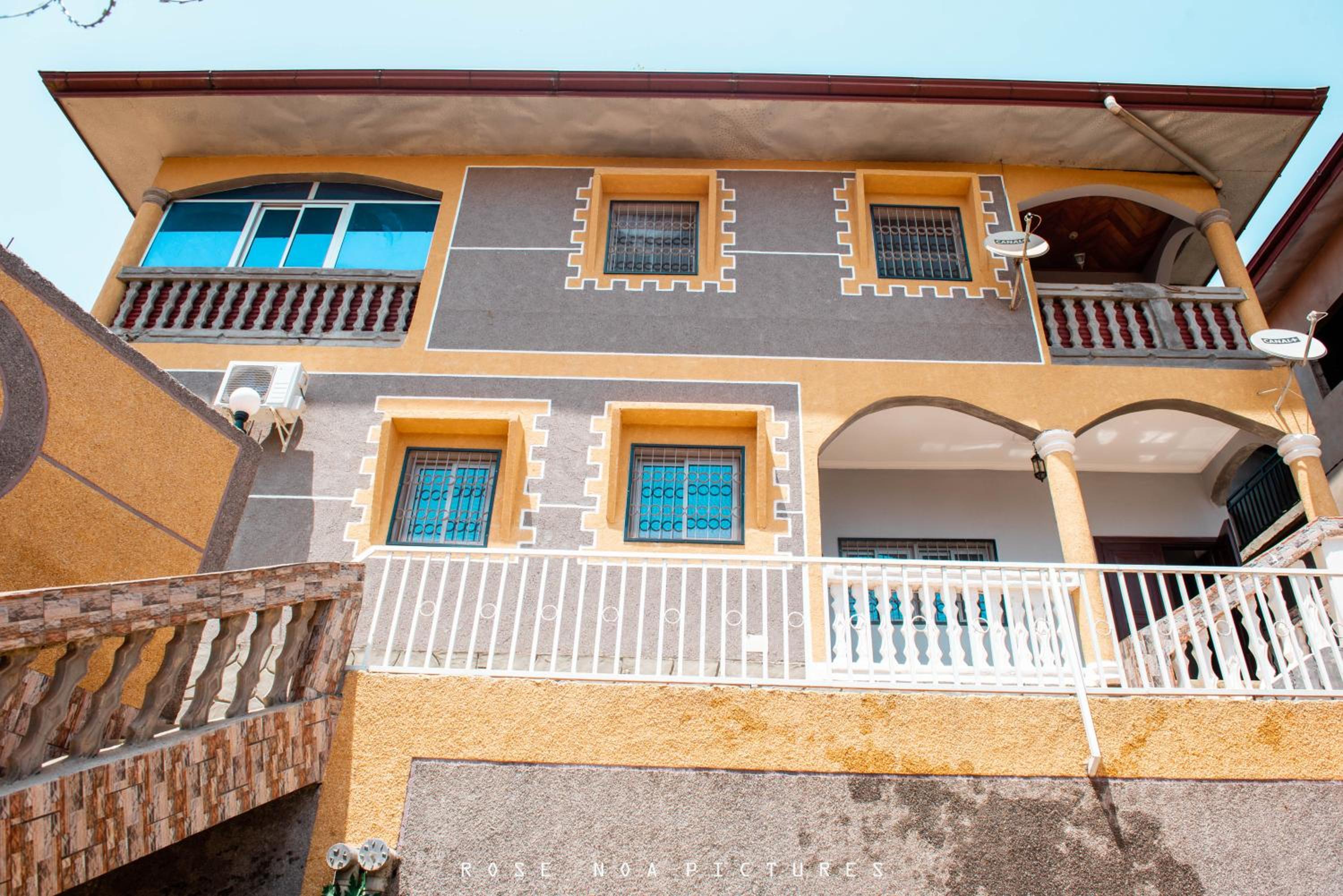 Odza, modern apartment, 3 bedrooms, private parking
