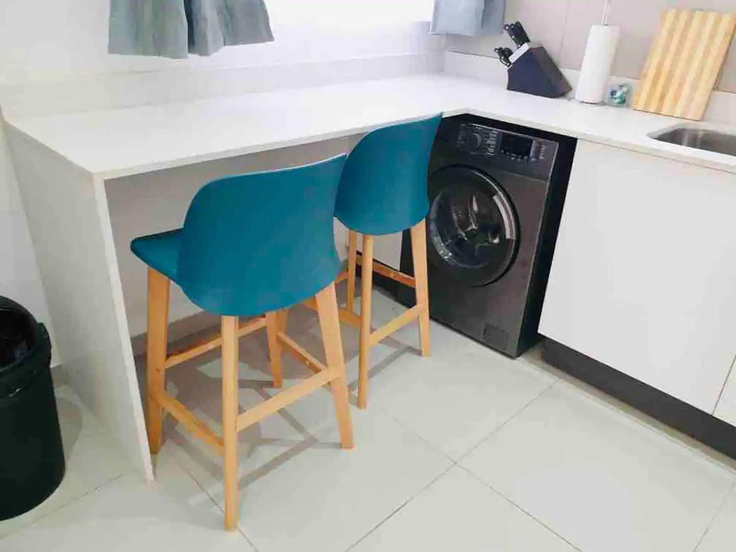 Contemporary 2 bed in Suburbs - 2080 view 2