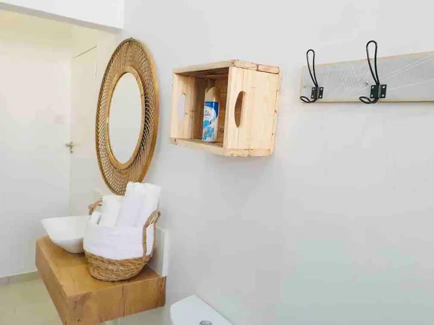 Contemporary 2 bed in Suburbs - 2080 view 3