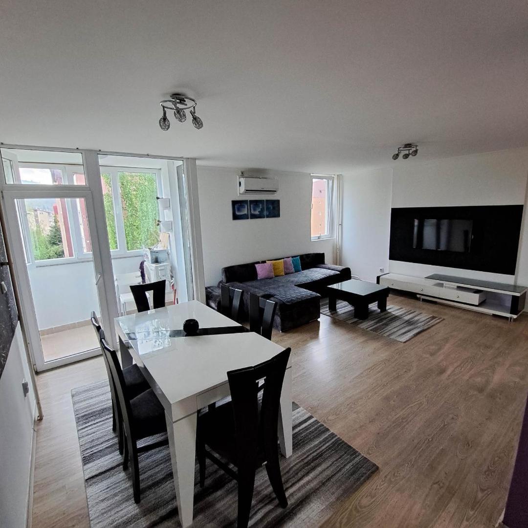 Jove Apartments