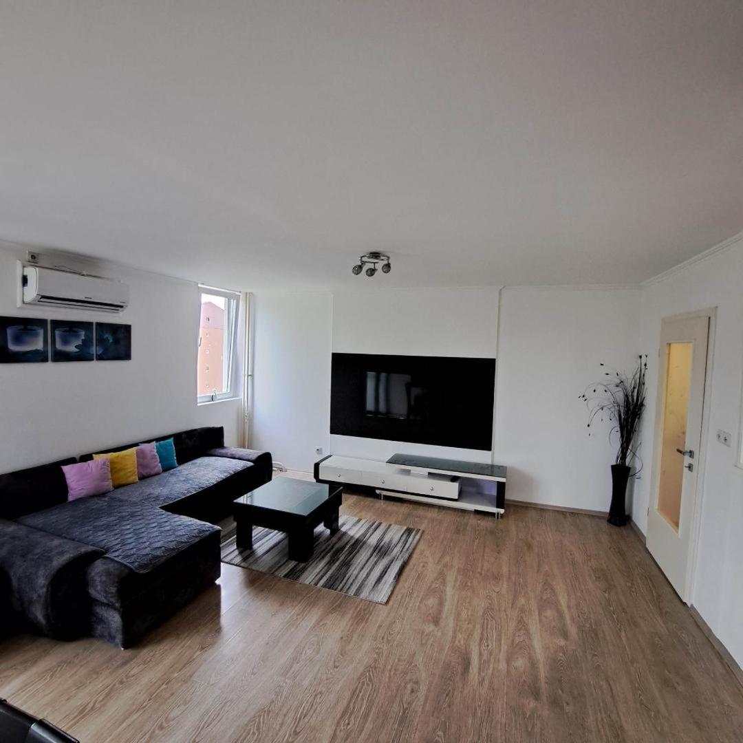 Jove Apartments