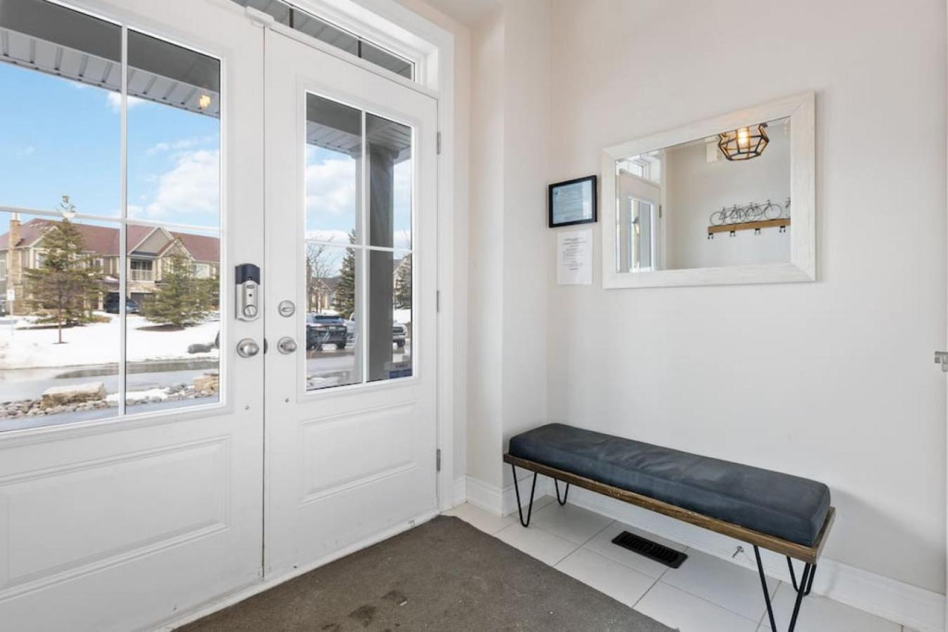 Mountain View Townhouse Fresh and Bright at Blue