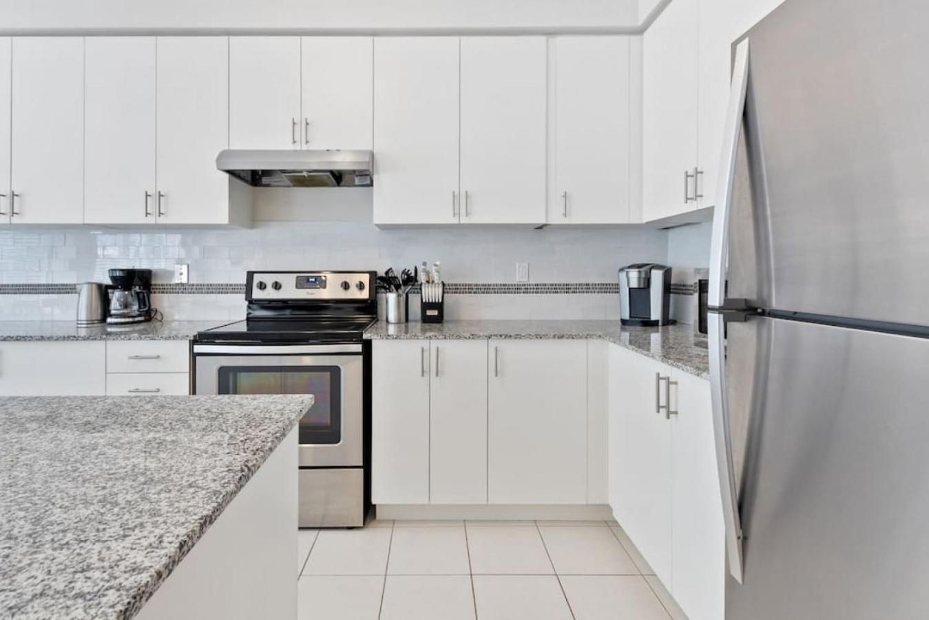 Mountain View Townhouse Fresh and Bright at Blue