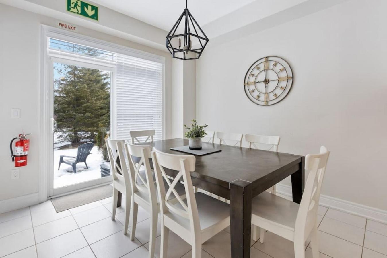 Mountain View Townhouse Fresh and Bright at Blue
