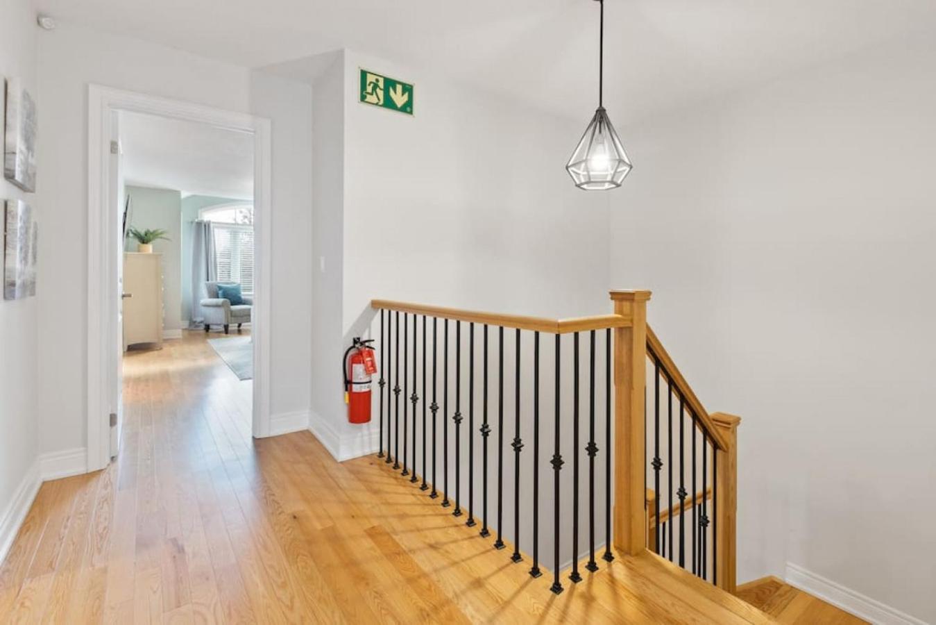 Mountain View Townhouse Fresh and Bright at Blue