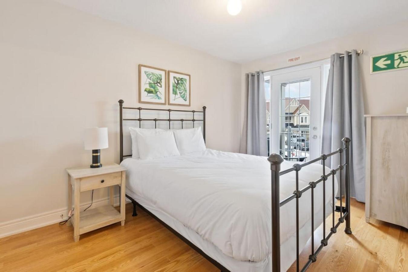 Mountain View Townhouse Fresh and Bright at Blue