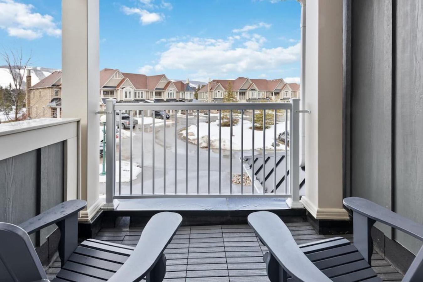 Mountain View Townhouse Fresh and Bright at Blue