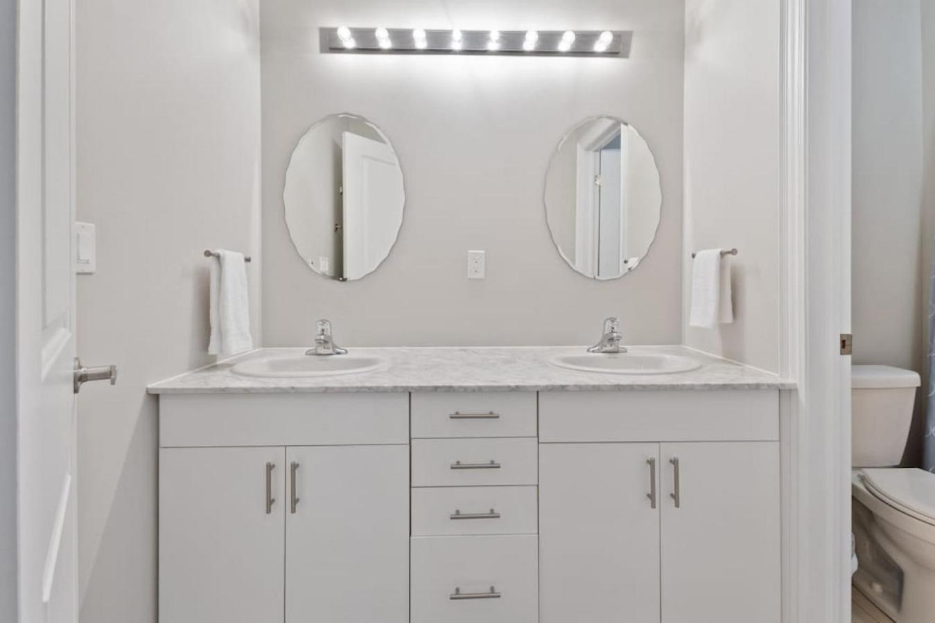 Mountain View Townhouse Fresh and Bright at Blue