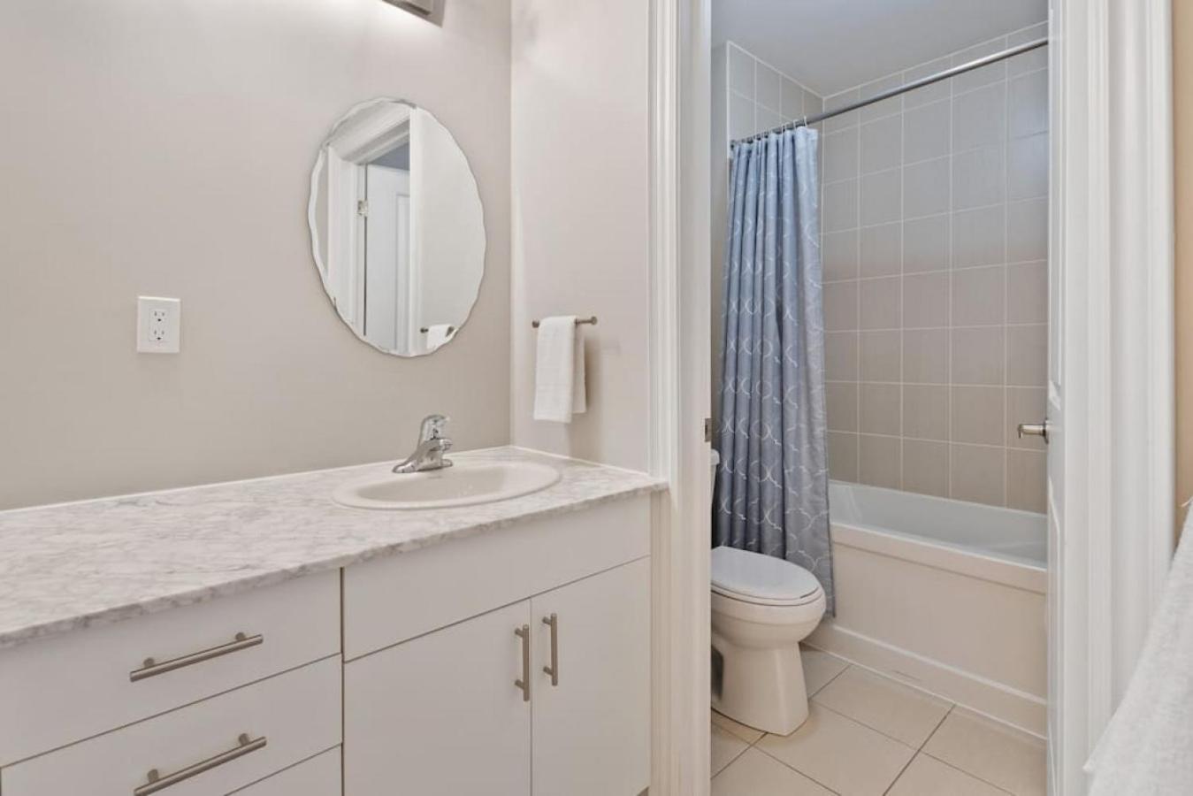 Mountain View Townhouse Fresh and Bright at Blue