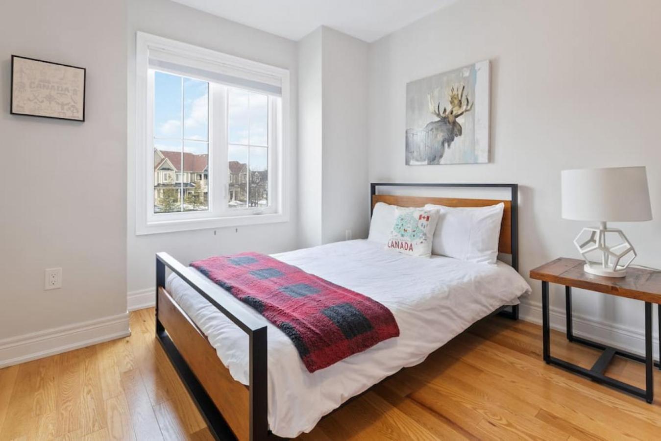 Mountain View Townhouse Fresh and Bright at Blue