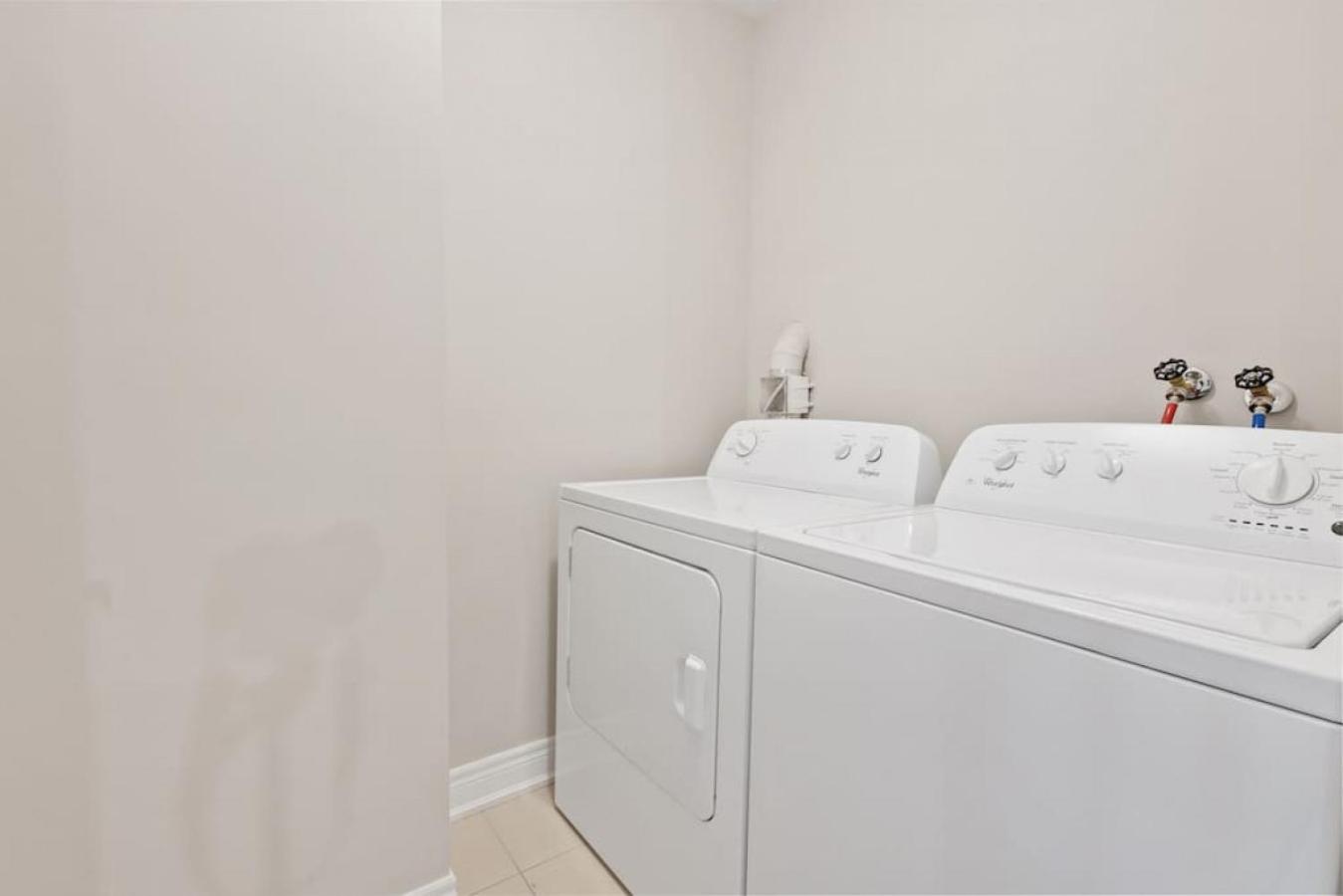 Mountain View Townhouse Fresh and Bright at Blue