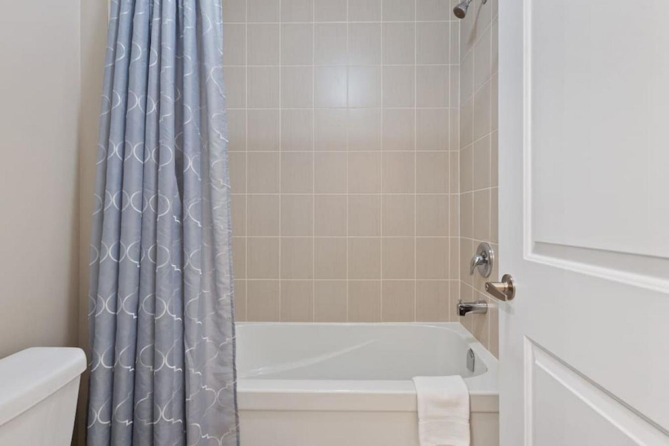 Mountain View Townhouse Fresh and Bright at Blue