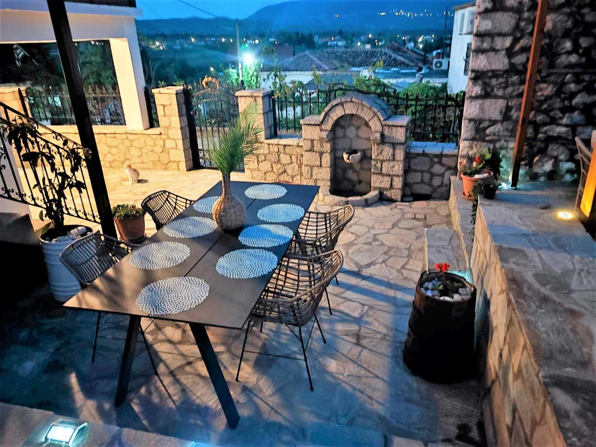 Archontiko Kastellia - Stone Guesthouse with Fireplace and Mountain View