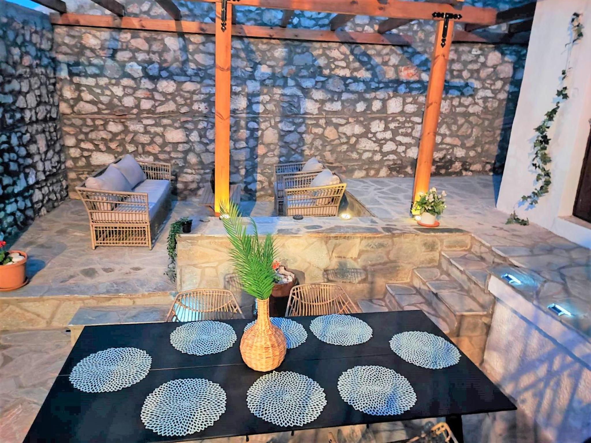 Archontiko Kastellia - Stone Guesthouse with Fireplace and Mountain View
