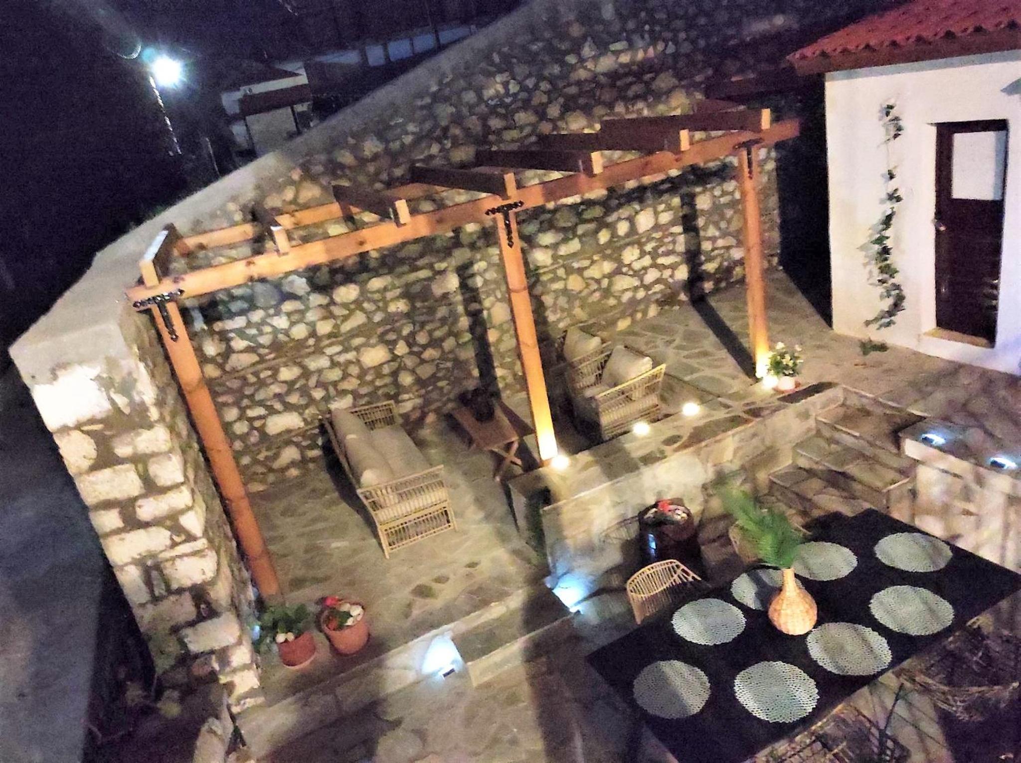 Archontiko Kastellia - Stone Guesthouse with Fireplace and Mountain View