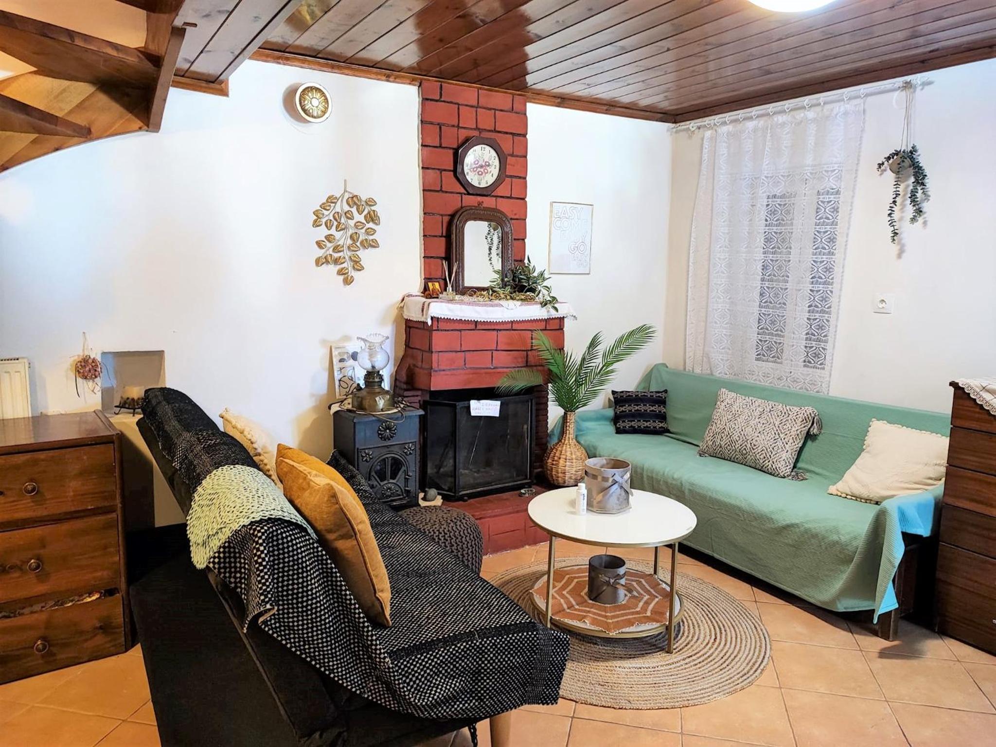 Archontiko Kastellia - Stone Guesthouse with Fireplace and Mountain View