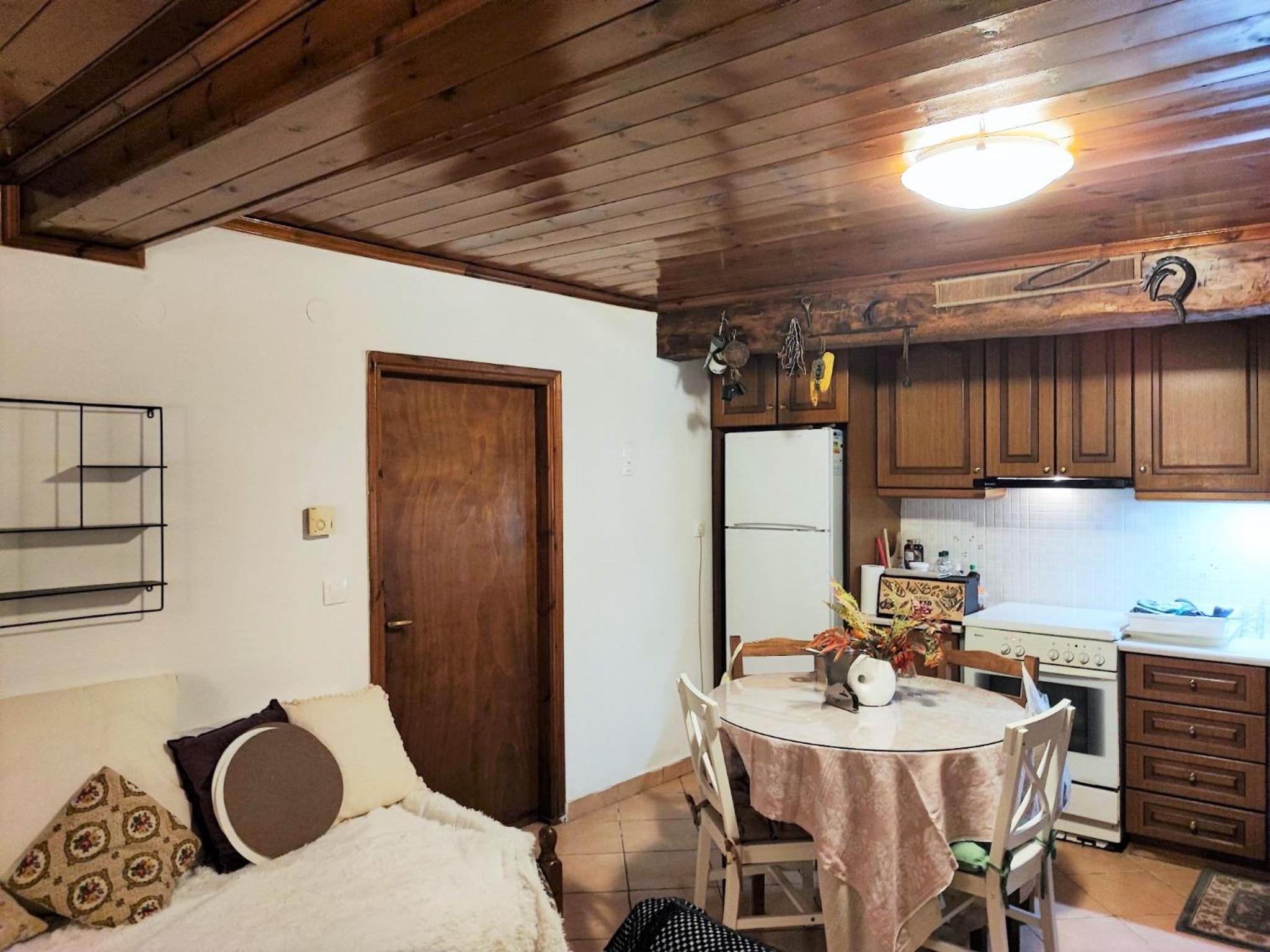 Archontiko Kastellia - Stone Guesthouse with Fireplace and Mountain View