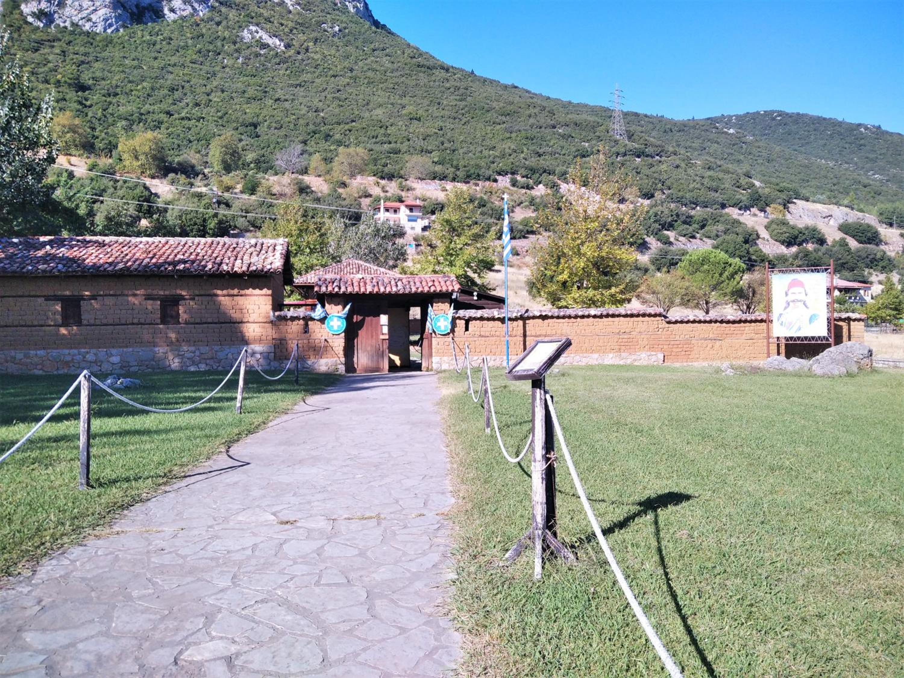 Archontiko Kastellia - Stone Guesthouse with Fireplace and Mountain View