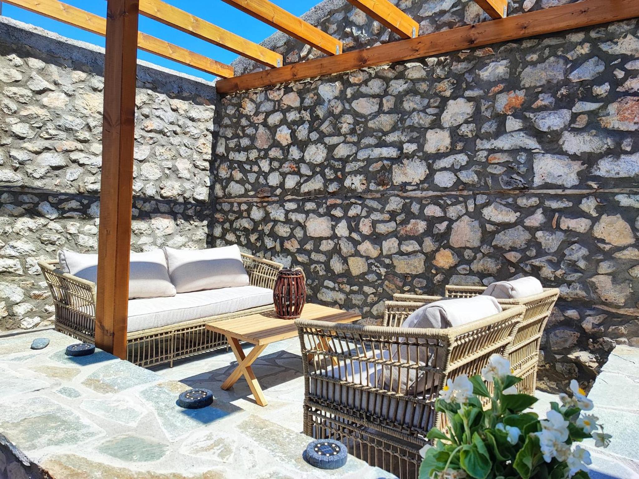 Archontiko Kastellia - Stone Guesthouse with Fireplace and Mountain View