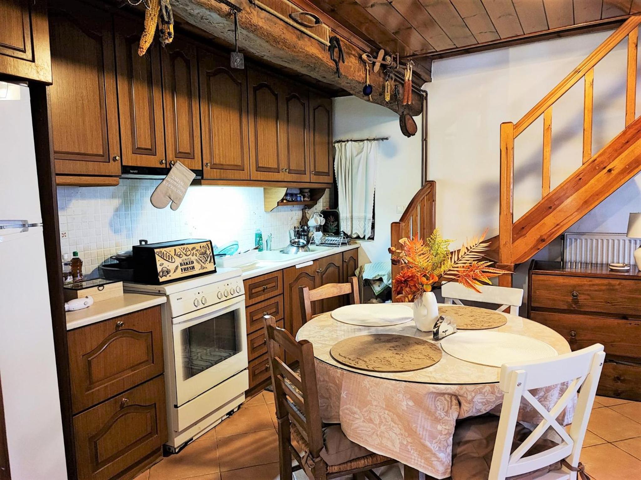 Archontiko Kastellia - Stone Guesthouse with Fireplace and Mountain View