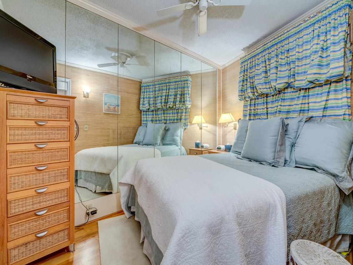 Seaside Villa 332, 1 Bedroom, Pool, Oceanside, 3rd Floor, Wi-Fi, Sleeps 4 view 4