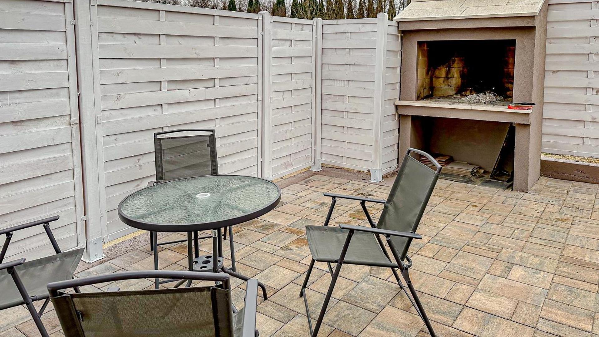 Cozy Two Bedroom Apartment Rose with Terrace view 5