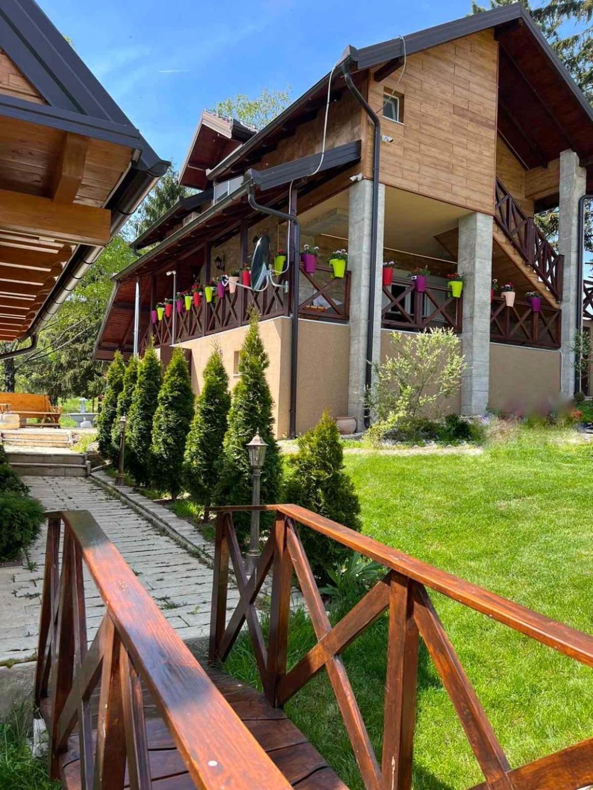 Apartmani Joka i Drvene kucice view 4