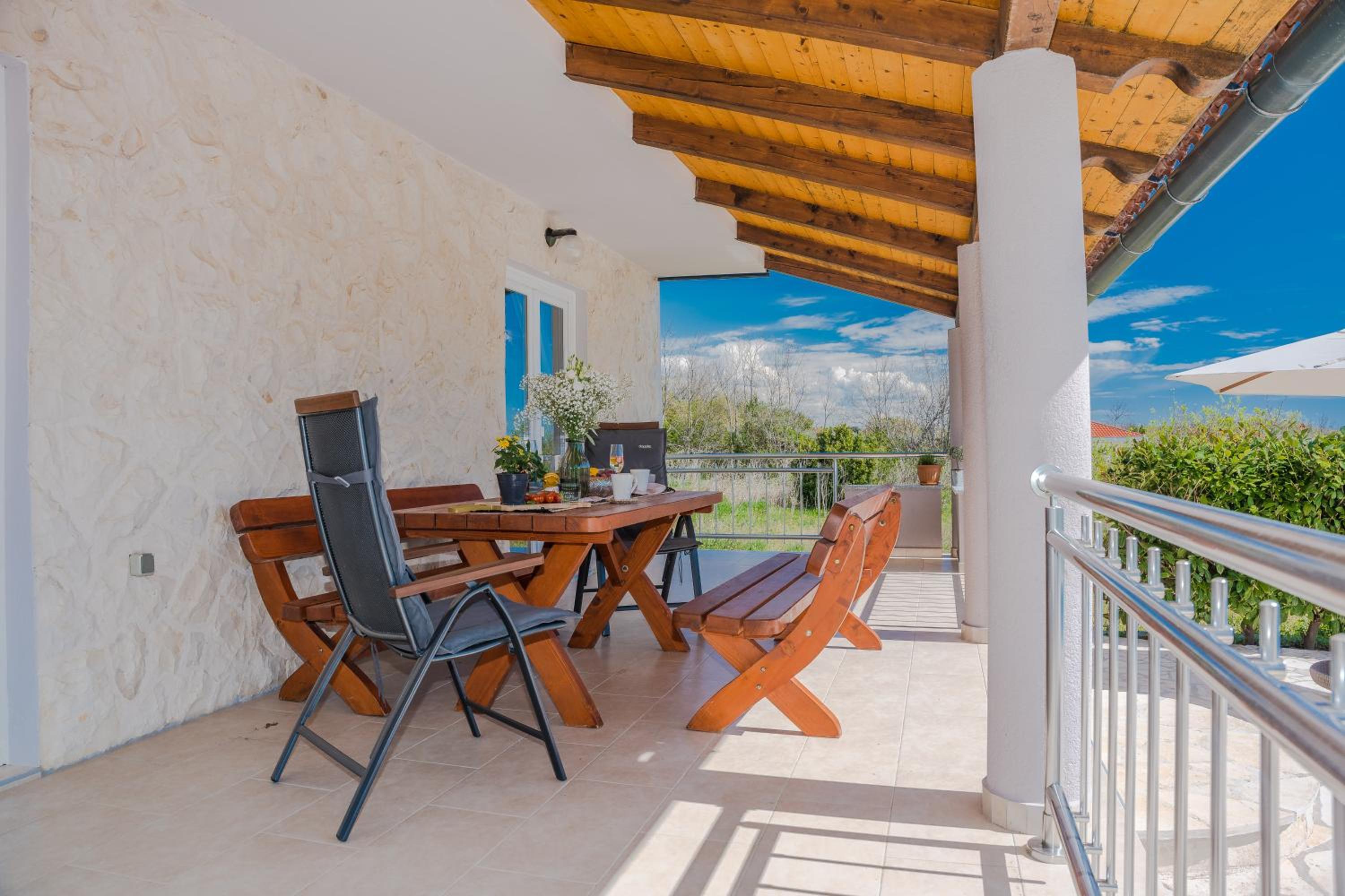 Hotel Holiday House Paula - Image 1