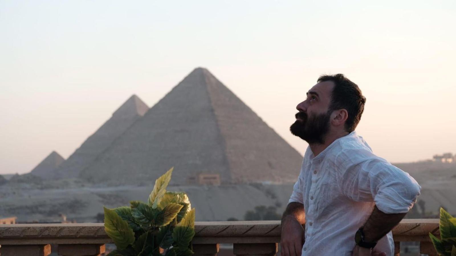 Crowne Pyramids View inn