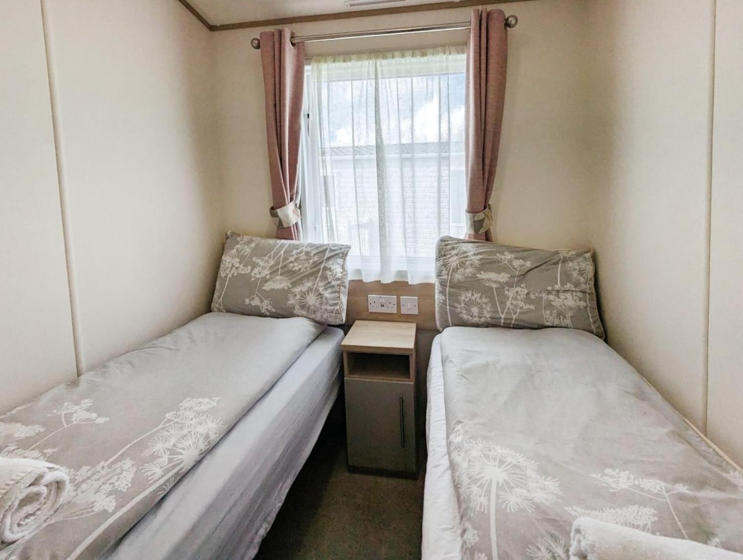 Primrose - 3 bedroom luxury lodge view 5