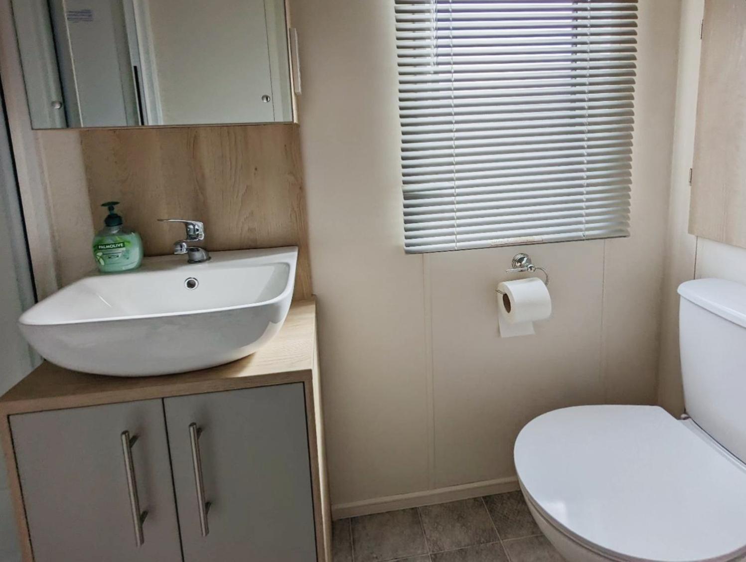 Primrose - 3 bedroom luxury lodge view 2