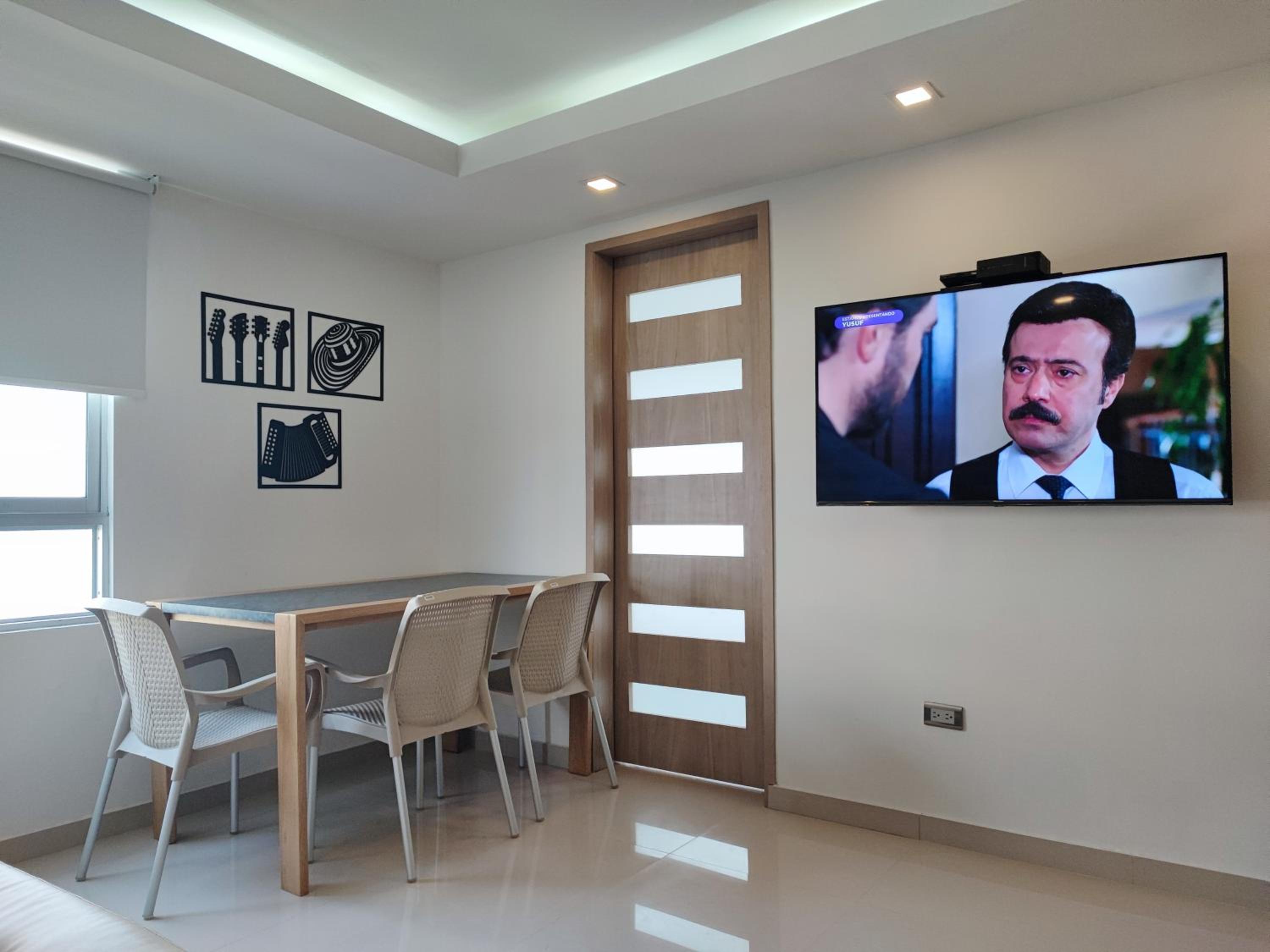 APARTAMENTO MODERNO EL LAGUITO JUNTO AL MAR 705