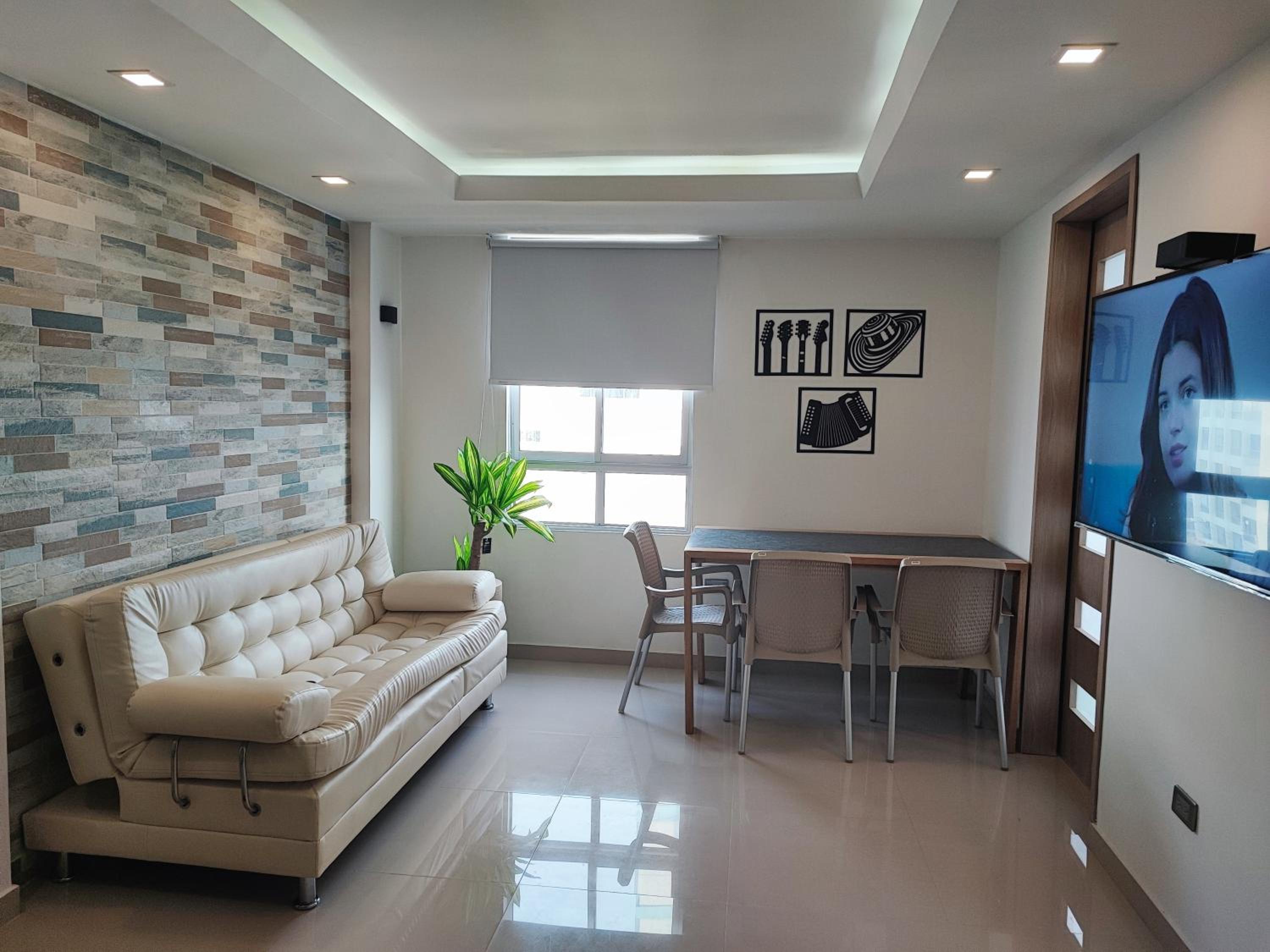 APARTAMENTO MODERNO EL LAGUITO JUNTO AL MAR 705
