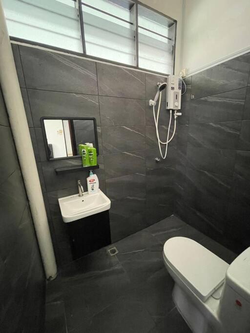 Villa President Homestay -4 bedroom Aircond WIFI Vacations Home photo 8