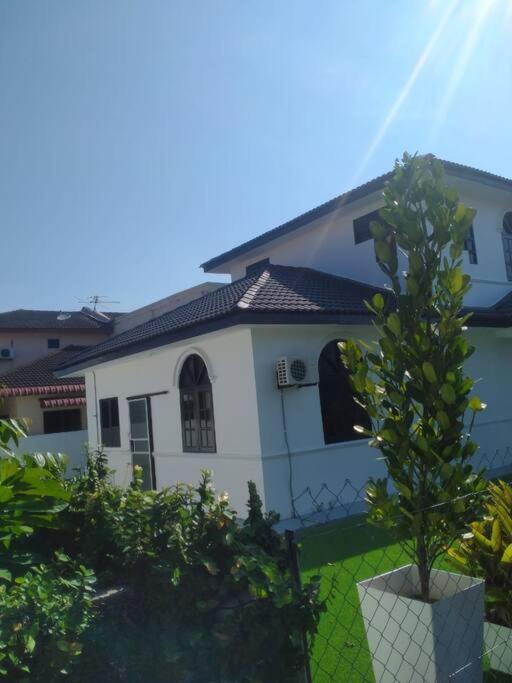 Villa President Homestay -4 bedroom Aircond WIFI Vacations Home photo 4