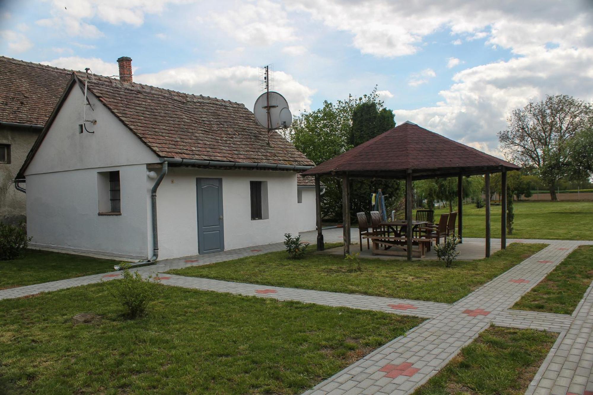 Das Blaue Haus Guesthouse - Kovácshida view 3