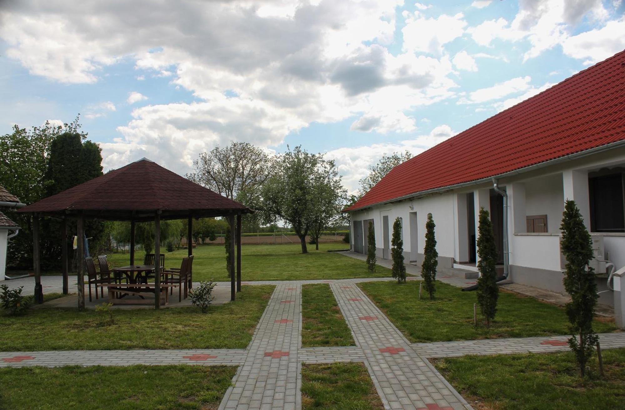 Das Blaue Haus Guesthouse - Kovácshida view 2