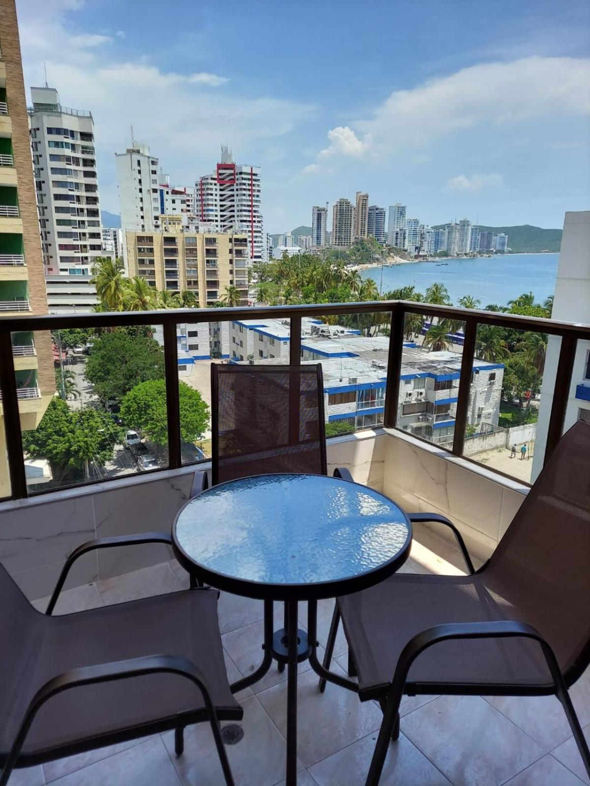 Apartamento VISTA AZUL RODADERO LAURELES 801