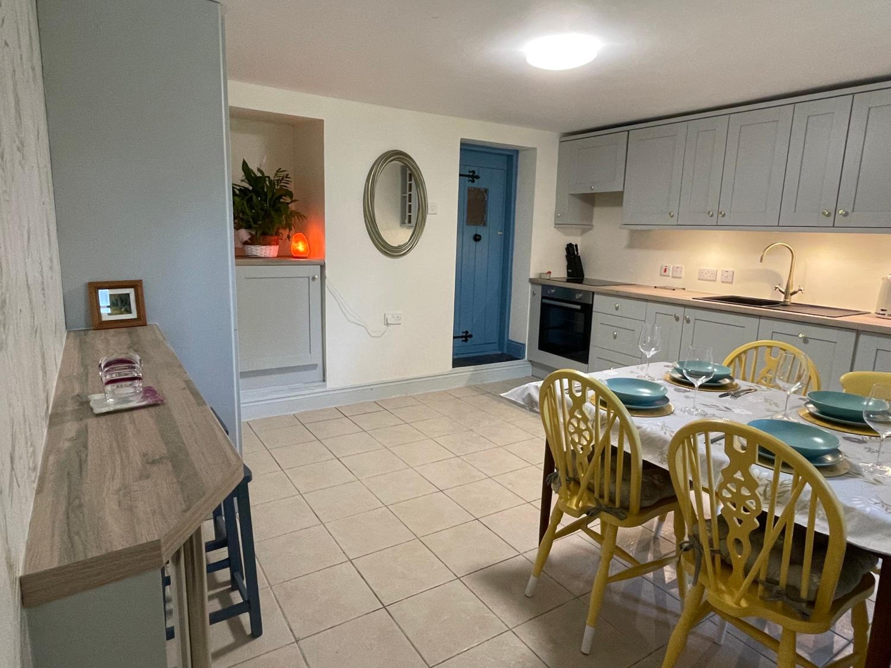 Mai's Cottage Suite - Charming Holiday Rental view 3