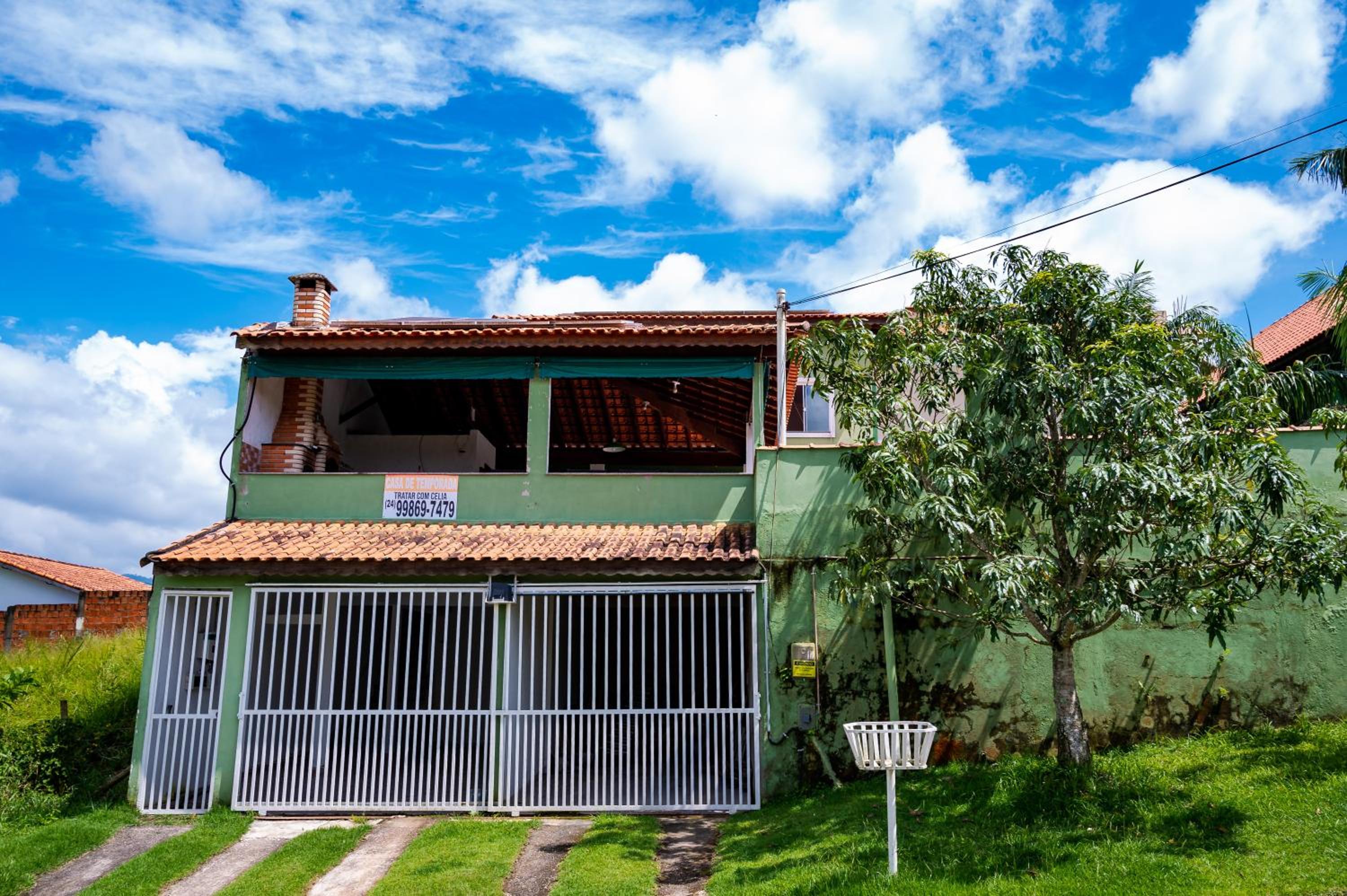 Casa familiar com piscina Penedo RJ
