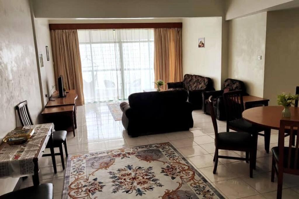 BC Homestay @ Equatorial Hill Apartment
