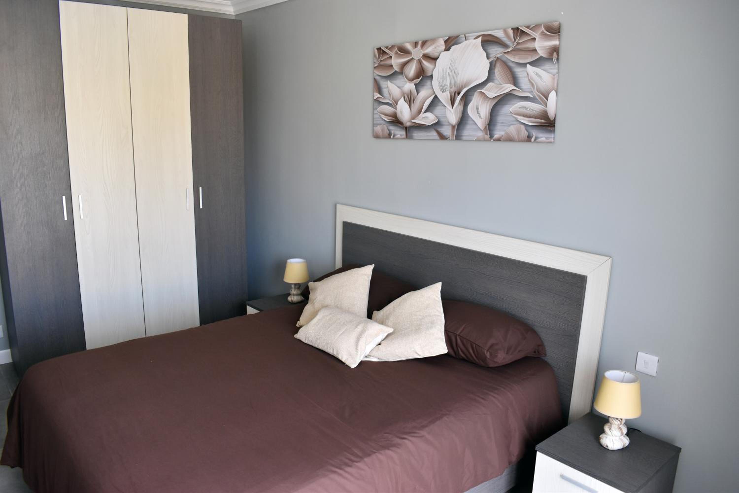Golden Rays Apartment