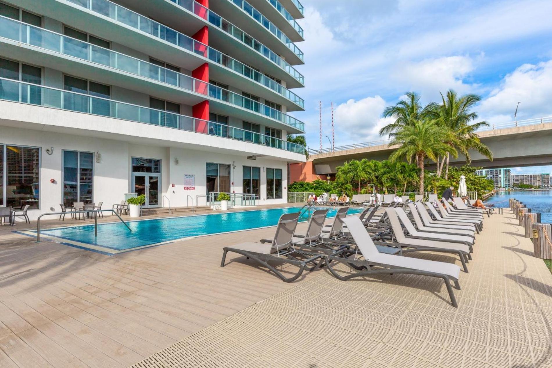 Panoramic views 1 bed Beach Walk 27th Miami view 4
