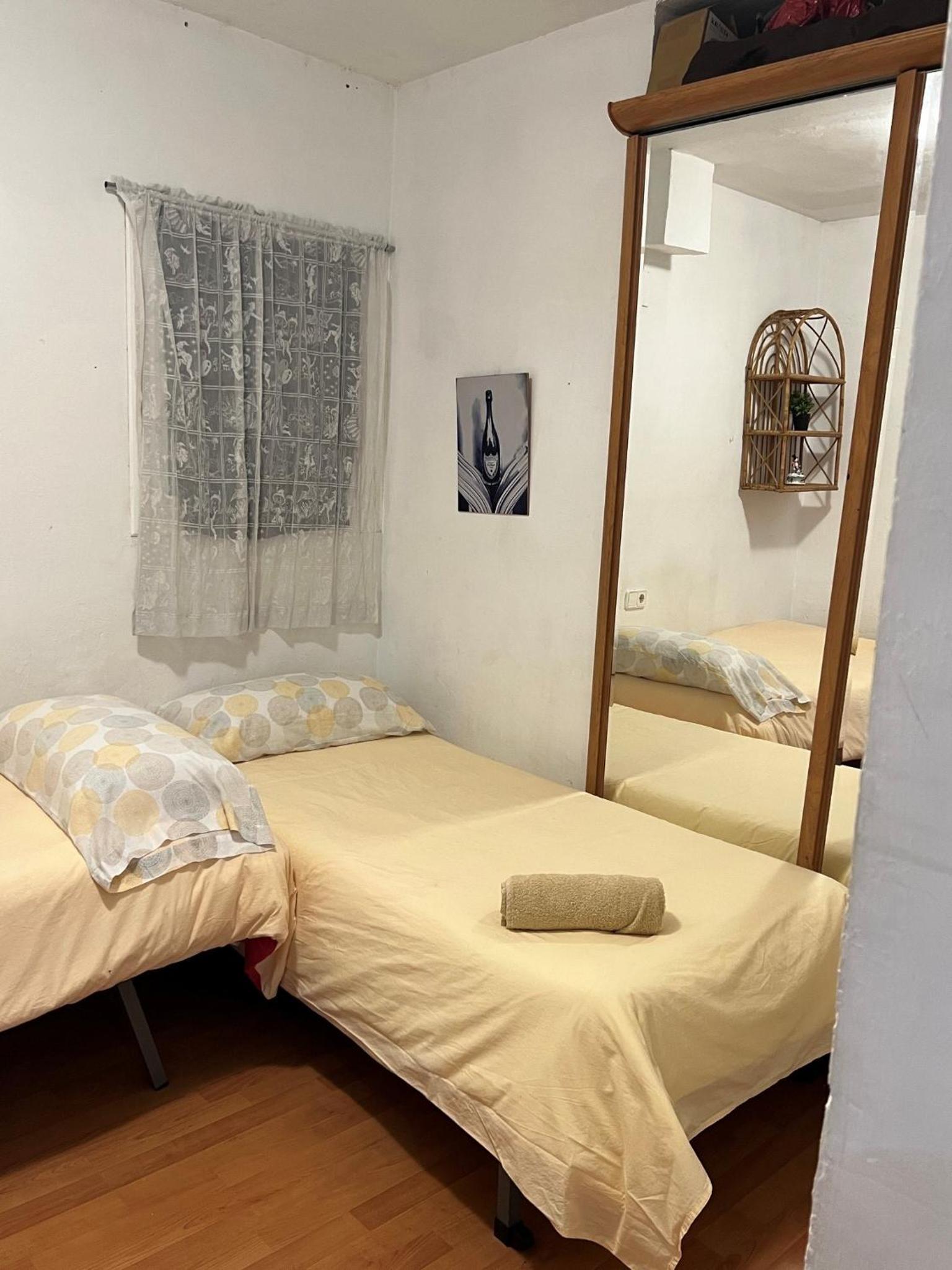 Malvarrosa habitación cómoda y sencilla cerca de la playa