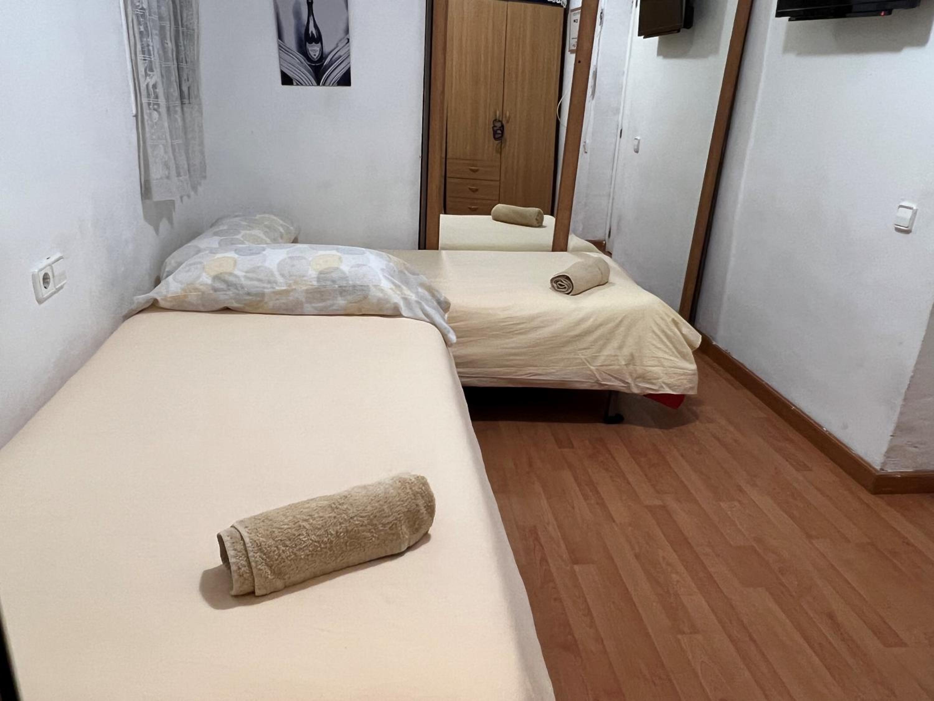 Malvarrosa habitación cómoda y sencilla cerca de la playa