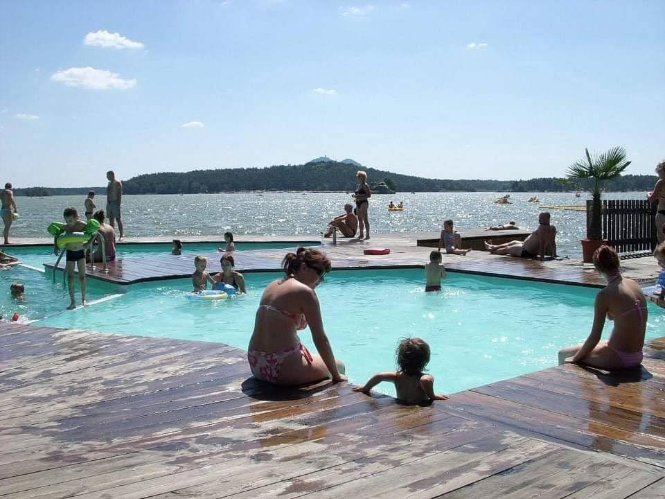 Chatky U Davida Máchovo jezero